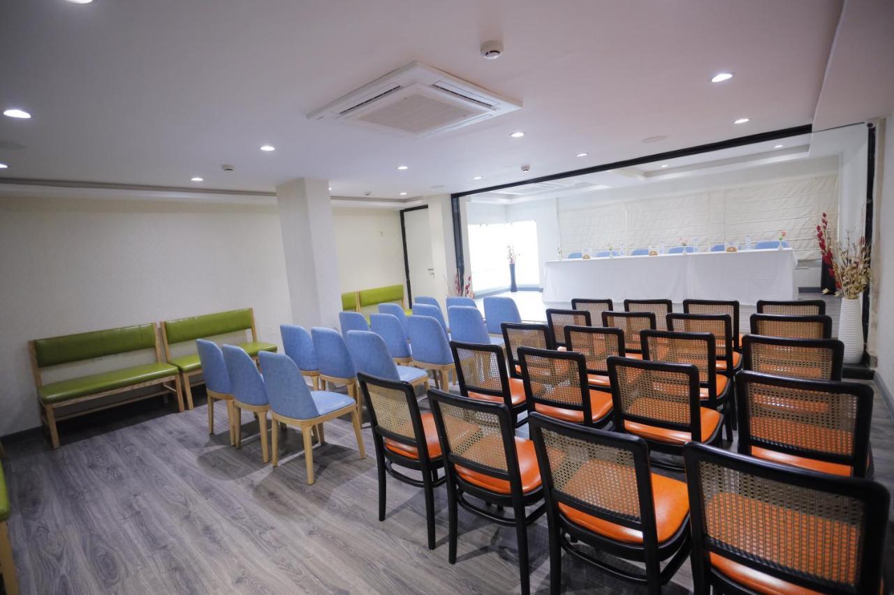 The Avenue Hotel Ballygunge Calcutta Buitenkant foto